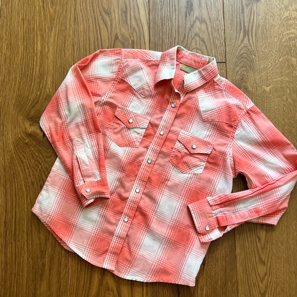 Wrangler Coral and White Plaid Snap Button Western/Rodeo Top Size Medium
